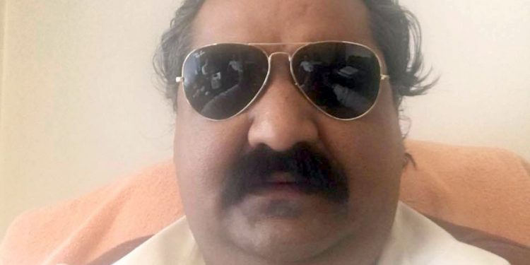 खुल्लामञ्च नै बिक्रि गर्ने ठेकेदार मनोज भेटवाल सहित ६ जना परे प्रहरी फन्दामा