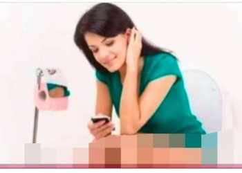 शौच गर्न बस्दा मोबाइल चलाउने बानी छ भने आज नै छोड्नुहोस् नत्र हुनेछ शरिरमा यस्तो असरूहरू…