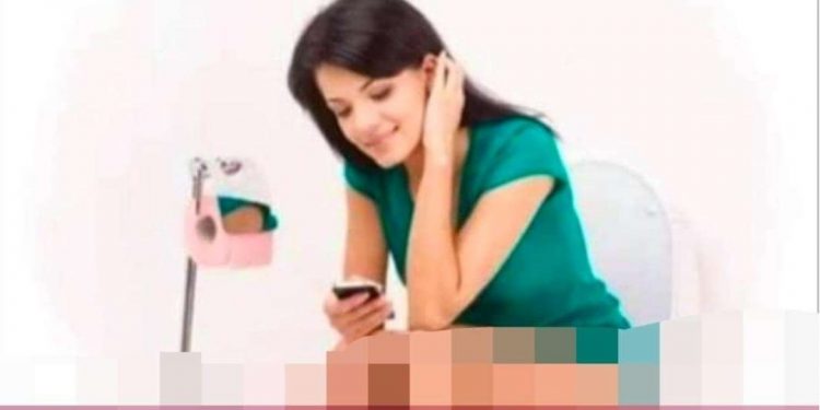 शौच गर्न बस्दा मोबाइल चलाउने बानी छ भने आज नै छोड्नुहोस् नत्र हुनेछ शरिरमा यस्तो असरूहरू…