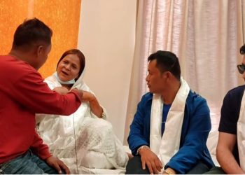 ८ बर्षकै उमेरमा आफ्नै दाईबाट मुम्बईमा बेचिएकि चेली ४० वर्ष पछि पाकिस्तान हुँदै यसरी नेपाल आइपुगिन्, आफ्नो कथा सुनाउँदा आँशु रोकिएन (भिडियो हेर्नुस्)