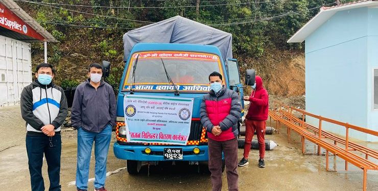 नेकाँ अध्यक्ष देउवाकाे गृह जिल्लामा  बिबि हेल्पिङ हेण्ड्सले गर्यो अक्सिजन सिलिण्डर वितरण!