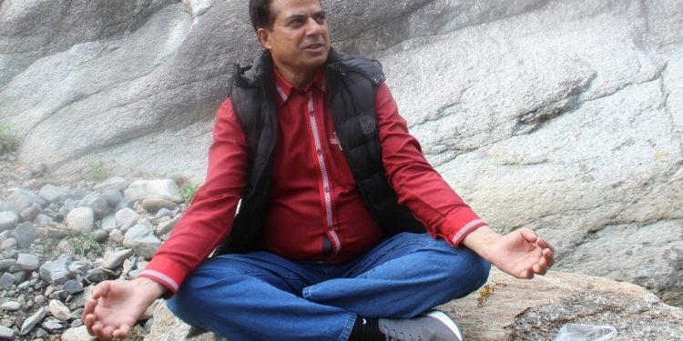 कविताः ढुङ्गा – रामकृष्ण काफ्ले