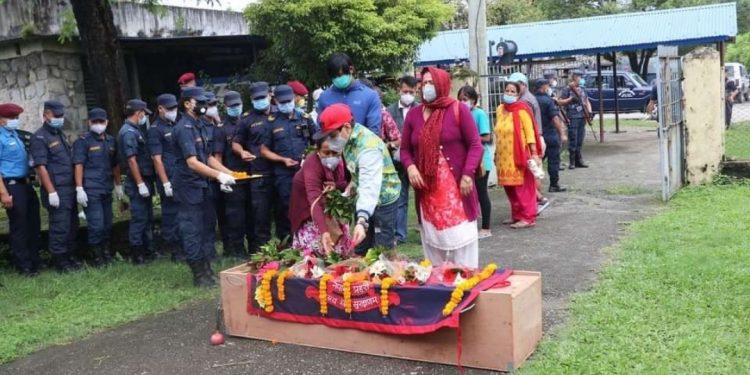 दुःखद खबर-सवारी चेकिङ गरिरहेका प्रहरी ह’वल्दारको गाडीको ठ’क्करबाट मृ’त्यु