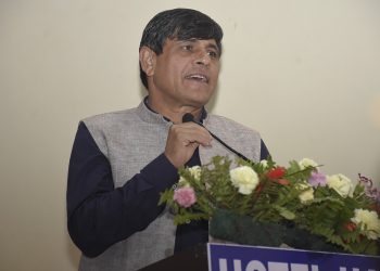 अन्तिममा घनश्याममात्रै माधव नेपालको पक्षमा, चार जना लागे ओली क्याम्पतिर !