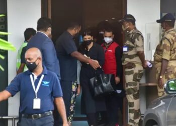 अभिषेक बच्चनलाई हेर्न छोरीसँग अस्पताल पुगे अमिताभ, यता सुटिङ छोडेर श्रीमानलाई भेट्न ऐश्वर्या पनि आइन्