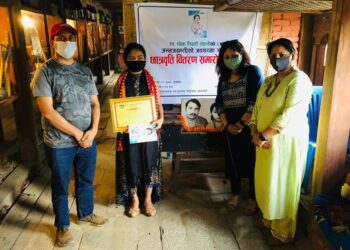 शोभा अर्जुन संगीत कोषबाट जलजला परियारलाई छात्रबृत्ति वितरण