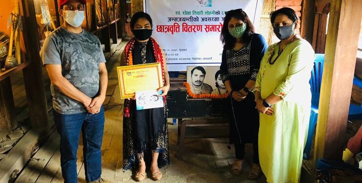शोभा अर्जुन संगीत कोषबाट जलजला परियारलाई छात्रबृत्ति वितरण