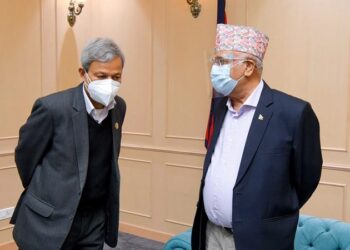 रावलको चिठीपछि ओलीको प्रतिक्रियाः मास्क खोल्नुस् भन्न चिठी लेख्नुपर्छ र !