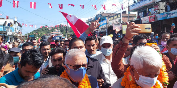 देउवाको क्षेत्रमा शेखर कोइराला पुगेपछि झ ड प, प्रहरीलाई सास्ती