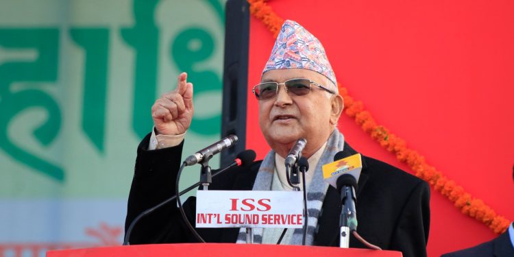 ओली बोल्दै थिए माधव नेपालको यस्तो ब्यवहारले तान्यो सबैको ध्यान….