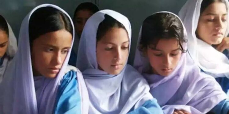 पाकिस्तानममा महिला विद्यार्थीहरू माथि निरन्तर दुर्व्यवहार भएपछि…