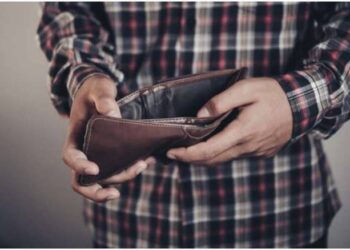 वास्तु टिप्सः पर्समा कहिल्यै नराख्नुहोस् यी चिजहरु