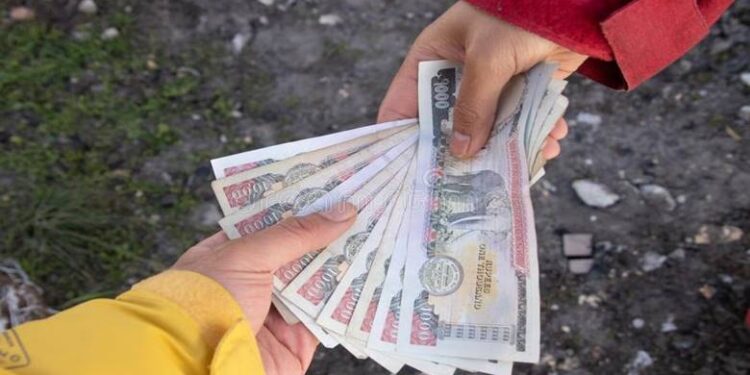 १ लाख रुपैयाँ घुससहित मालपोतका सर्भेक्षक र अमिन पक्राउ