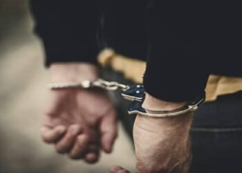 ‘हनी ट्रयाप’मा पारेर बार्गेनिङ गरेका श्रीमान-श्रीमति (तस्विर सहित)