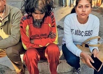 मन्दिर बाहिर भिख मा’ग्दै बसेका करोडपति युवक’लाई आफ्नी बहिनीले भेटेपछि…