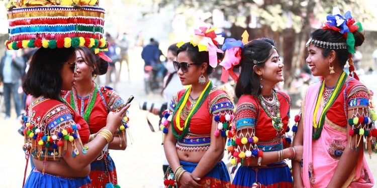 आज थारु समुदायले माघी पर्व मनाउँदै