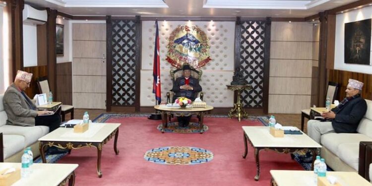प्रधानमन्त्रीद्वारा अर्थतन्त्रको अवस्थाबारे अर्थमन्त्री र गभर्नरसँग छलफल
