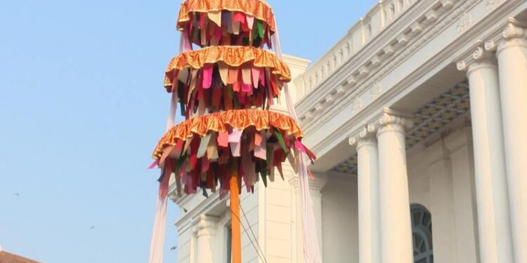 हनुमानढोकामा फागुकाे ३ तले चीर ठड्याएर विधिवत रूपमा शुरू गरियो होली