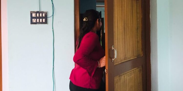 रिस उठ्दा किन ढोका ढ्याम्म लगाउँछौँ ?