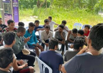 मलेशिया पुर्‍याएर ‘कामविहीन’ बनाइएका सयौँ नेपालीहरू…