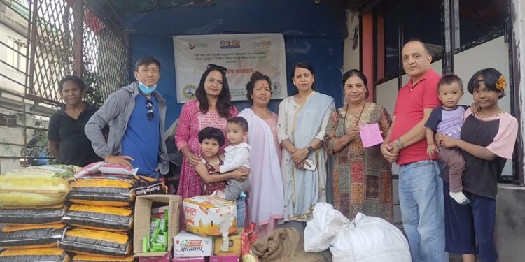 सहयोगी मनहरूको समाज काठमाण्डाैद्वारा तुलसालयका लागि खाद्यान्न हस्तान्तरण