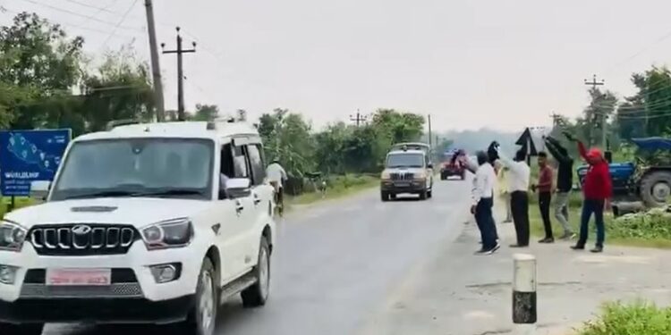 कैलालीमा प्रधानमन्त्री प्रचण्डलाई कालो झण्डा