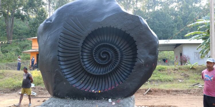 माडीमा नेपालको अग्लो चक्रशिला स्थापना