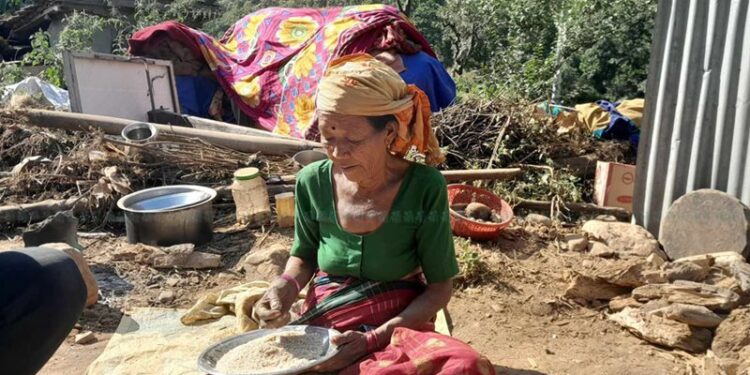 आठ महिनअघि श्रीमान् बिते, अहिले घरै भत्कियो