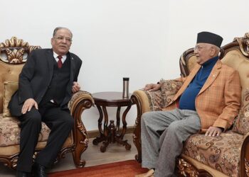 प्रधानमन्त्री प्रचण्ड र एमाले अध्यक्ष ओलीबीच सिंहदरबारमा भेटवार्ता