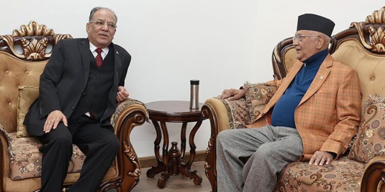 प्रधानमन्त्री प्रचण्ड र एमाले अध्यक्ष ओलीबीच सिंहदरबारमा भेटवार्ता