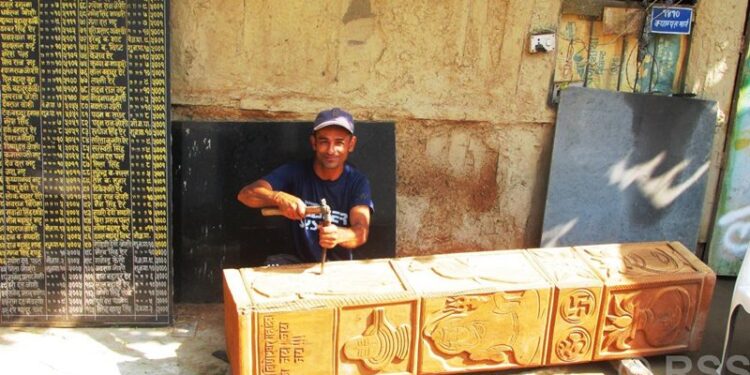 कञ्चनपुरका ३५ बर्षिय रामबहादुरकाे यस्तो छ मूर्तिकला