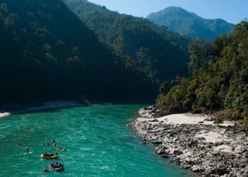 त्रिशूली नदीमा गाडी खसेको आशङ्का, खोजी कार्य तिब्र